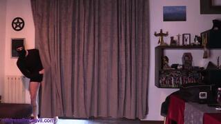 Mistress Linda Evil- distruggo le palle a questo ladro! parte prima