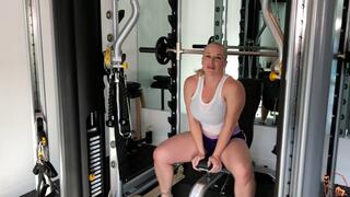 Goddess Anat Teases The Wimpy Gym Perv mobile