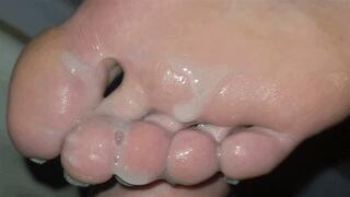 Mira - Inserting tips of her toenails deep into the peehole [foot worship, footjob, urethral teasing, cum on feet, cum eating] (4K)
