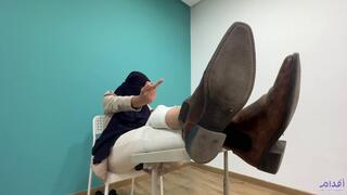 Tip clip: feet, boots and the finger