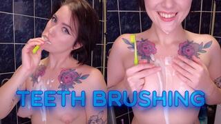 Topless teeth brushing