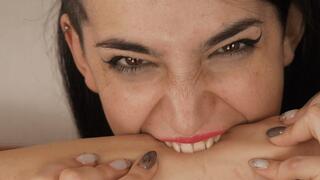 Stella ed Eve, mordere sempre! - Stella and Eve, always bite! (MOBILE VERSION MP4)