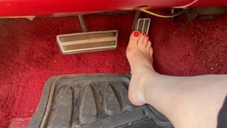 Engine and gas pedal view combo and fast revving