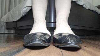 Toe wiggling in patent leather black ballet flats 7 TW