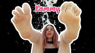 25 FHD BIG FEET 8 ( foot fetish, foot virgin, upclose, worship, soles, wrinkled, wiggling, spreading, foot play, cleavage, rubbing, goddess, queen, barefoot, long toes)