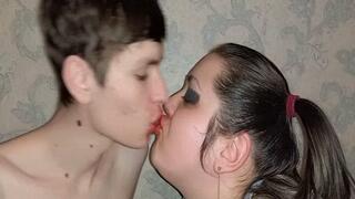 Kissing is better with lipstick MP4