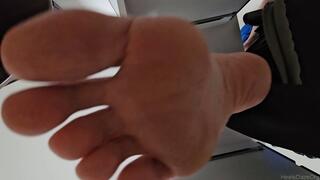 Unaware Giantess Working on Laptop Barefoot Pt 13