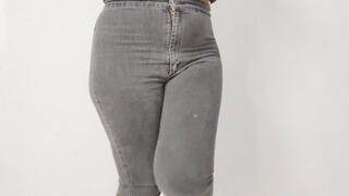 Peeing hard on my jeans