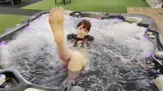 Wet Jacuzzi Ass Tease Twerk