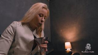 Feeding him comfortably HD MP4