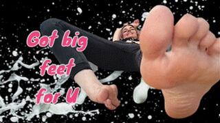 47 FHD BIG FEET ( foot fetish, foot virgin, upclose, worship, soles, wrinkled, wiggling, spreading, foot play, cleavage, rubbing, goddess, queen, barefoot, long toes)