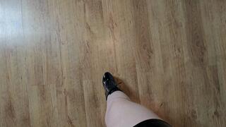 FACESITTING my slave while I scratch him