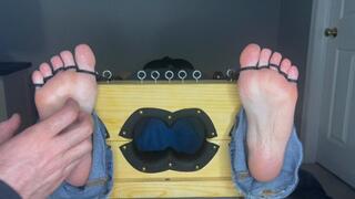 10 Toe Ties in Jeans