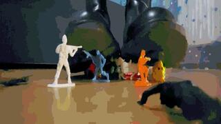 Jannet crushing little toyMP4