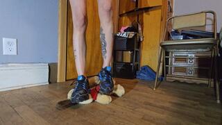 Blue nike shox trample
