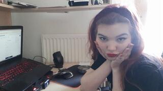 Smoking while doing online shopping