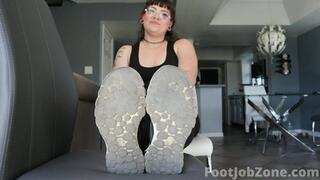 smell her no socks stinky sweaty feet