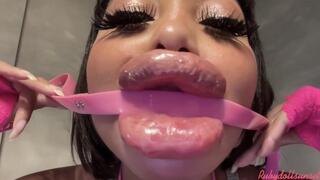 RubyDollLipz's 4-19-22 Growing XL Doll Lips