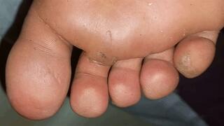 Miranda - Licking her dirty flip flops and cumming on her dusty feet [foot wroship, footjob, cum on feet, cum eating] (1080p)