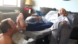 My feet STINK, worship them!!