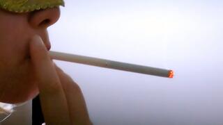 Blonde smoking Cigaronne white 120s 2