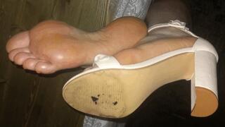 Plolina - Eating cum off her mature feet (1080p)