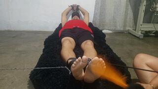 A Man's Feet Tickled by Roxana Who Decides to Take Action (Tt)