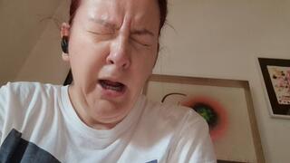 Terrible attack of allergic sneezing 720HD