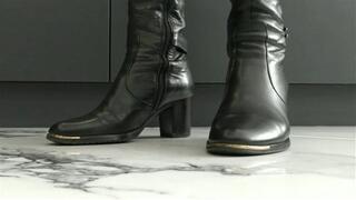 Toe tapping with black boots MP4 FULL HD 1080p