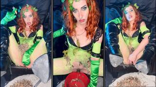 U visit poison Ivy part 2 she chain smokes 2 Marlboros at once while she masturbate in her smokes and pee butts