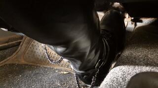 Melanija pumps the hell out of the Vauhall Nova