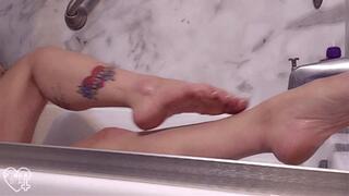 Slippery wet foot tease [WMV - 1080p]