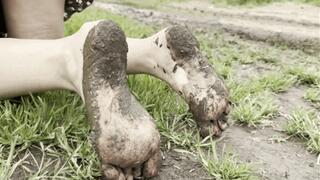 Stupid woman on her knees with bare dirty feet