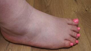 #2 BBW foot with pink pedicure (no talking)