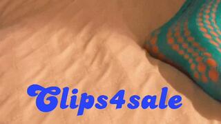 Wife gets a hand job