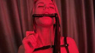 Bdsm girl shows real squirt