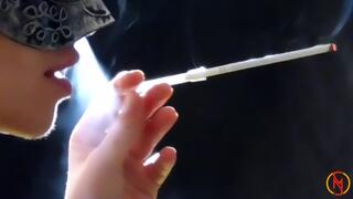 Smoking Capri 120s menthol with glass holder