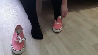 OLD CLIPS: Jule test her pink Vans unknown on my cock