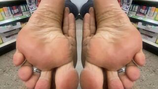 Mature Toe Rings sniffed