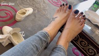 Sweaty feet after a walk in Paris - Goddess Grazi