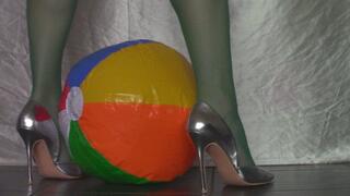 Quick Ass On Beach Ball Ride