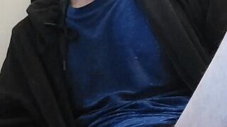 Dirty talking and cumming on my feet