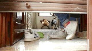 Someone is hiding behind my door WMV (1920x1080) FHD