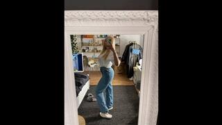 OC: Girls and Teens crush on Kleiderkreisel to test her shoes - 2