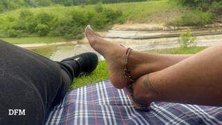 “Lucky foot freak got to take these feet for a picnic”