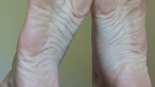 Delicious soles cumshot