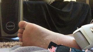 Teenie in Heaven getting Covered in Giantess Foot Dust 1080