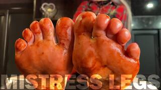 The Goddess has soiled her bare feet in coffee and teasing you on the table (MP4 4K)
