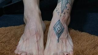 Veiny feet and abs