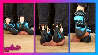 Climbing Shoes Cock Crush with full weight I Amadea